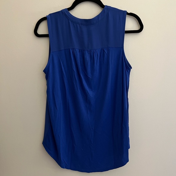Loft Sleeveless Royal Blue Blouse with Buttons Size XS NWT - Picture 4 of 4